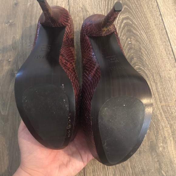 Stuart Weitzman Snakeskin Stiletto - Picture 5 of 6